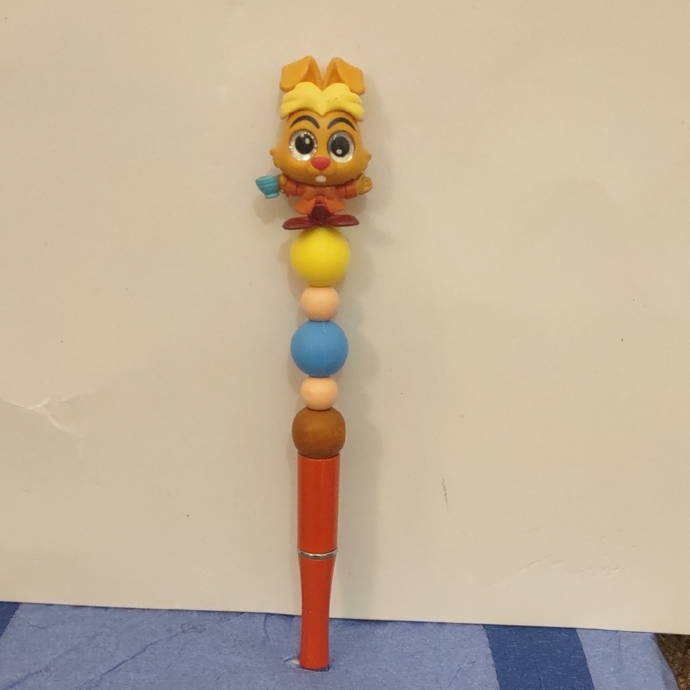HANDMADE DISNEY DOORABLES BEADED PEN MARCH HARE (ALICE IN WONDERLAND)